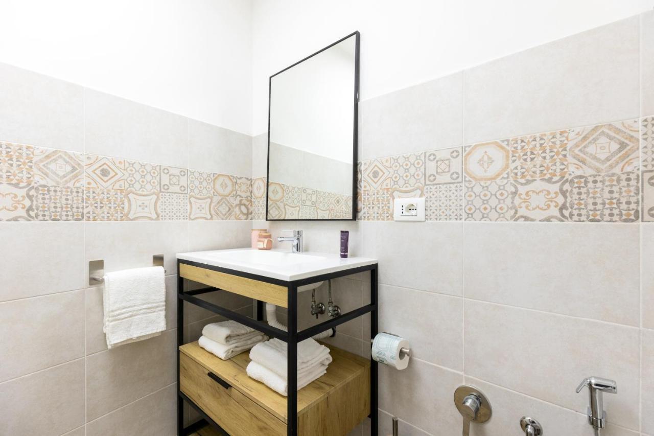 Gentile Suites - Private Rooms Рим Экстерьер фото