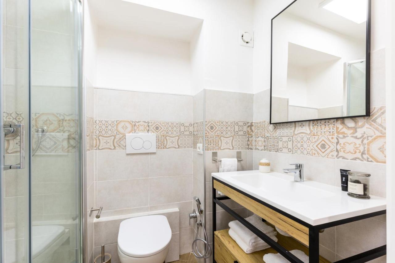 Gentile Suites - Private Rooms Рим Экстерьер фото